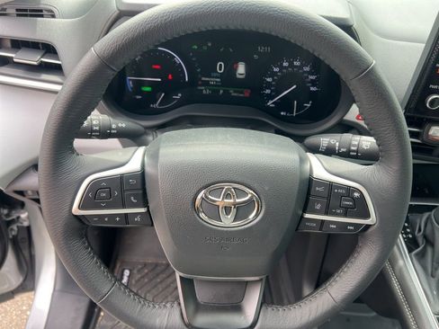 Used 2025 Toyota Sienna XLE image 24