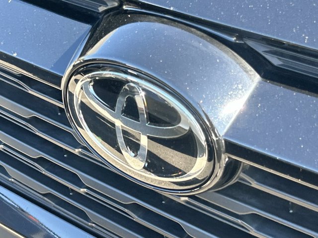 Used 2025 Toyota RAV4 XLE FWD image 9
