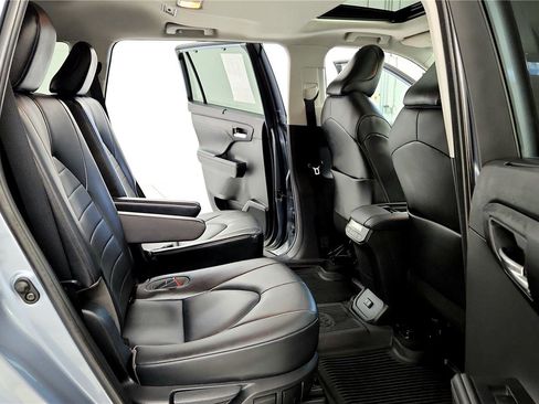 Certified 2021 Toyota Highlander XLE image 27