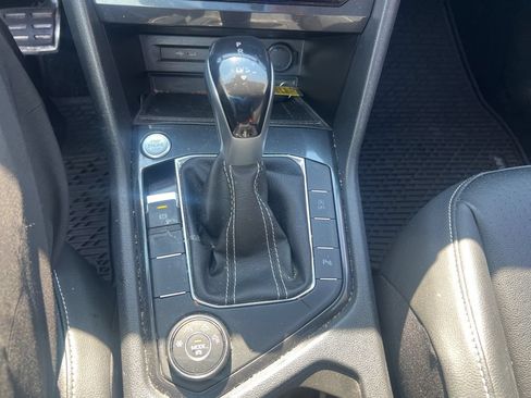 Certified 2023 Volkswagen Tiguan SE R-Line AWD/4WD image 34