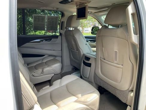 Used 2020 Cadillac Escalade ESV Premium Luxury AWD/4WD image 23