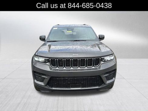 New 2025 Jeep Grand Cherokee Laredo image 2