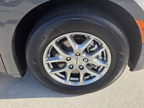 Used 2021 Chrysler Pacifica Touring image 18