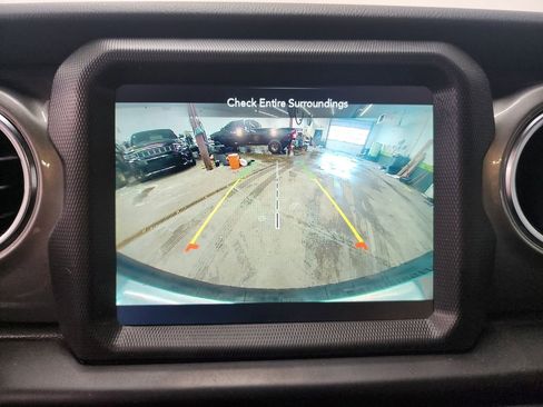 Used 2022 Jeep Wrangler Unlimited Sahara w/ Dual Top Group image 18