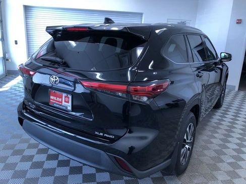 Used 2022 Toyota Highlander XLE AWD/4WD image 35