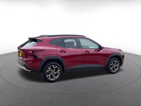 Used 2025 Chevrolet Trax LT FWD image 14