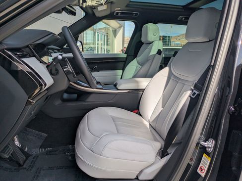 Certified 2025 Land Rover Range Rover Sport image 24