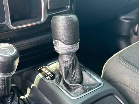 Used 2021 Jeep Gladiator Sport AWD/4WD image 31
