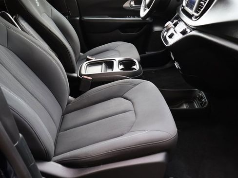 Used 2019 Chrysler Pacifica Touring Plus w/ S Appearance Package FWD image 19