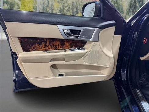 Used 2014 Jaguar XF 3.0 image 18