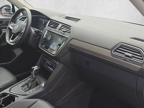 Used 2023 Volkswagen Tiguan SE w/ Panoramic Sunroof Package FWD image 25