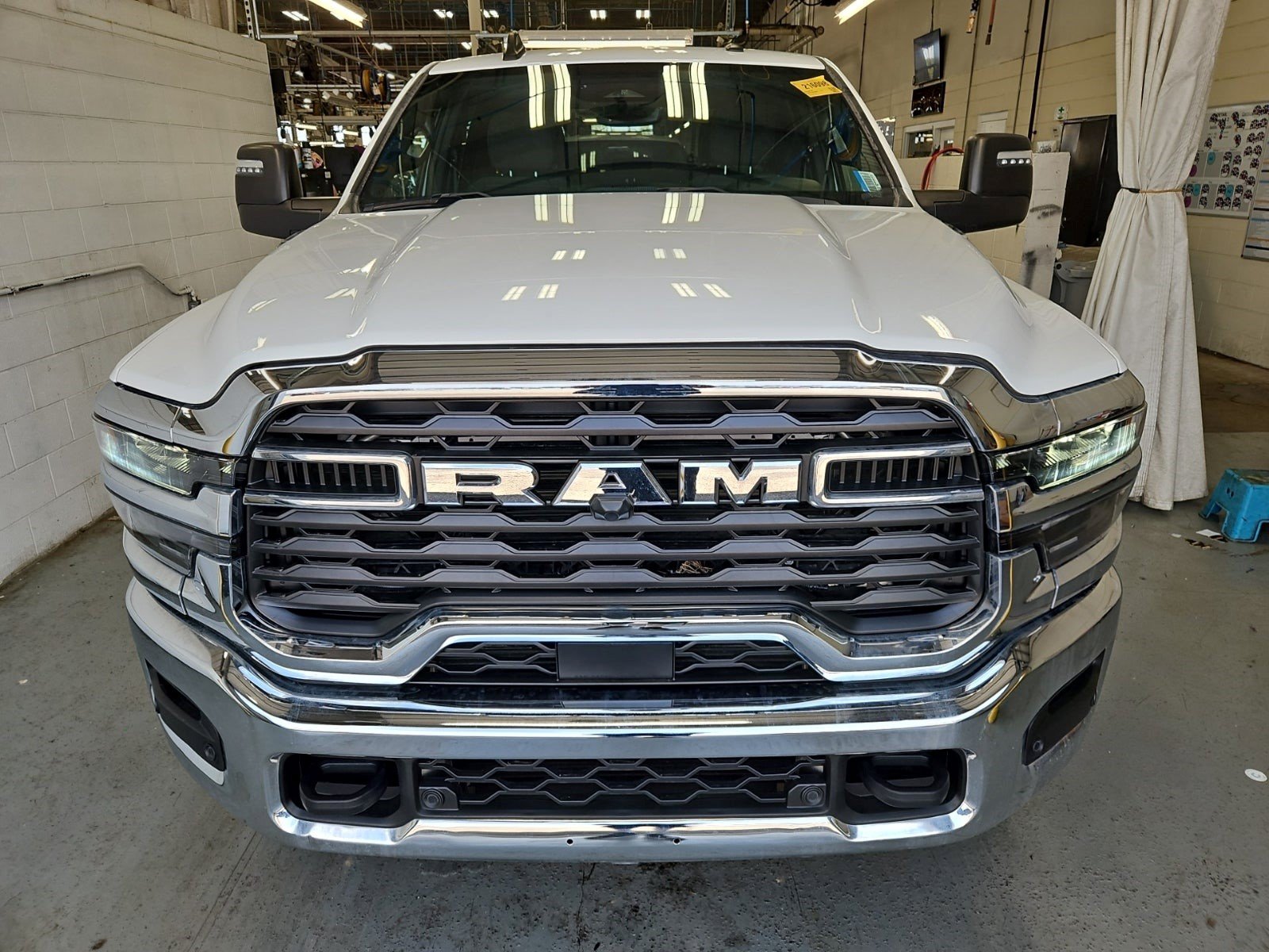 Used 2025 RAM 2500 Big Horn AWD/4WD image 3