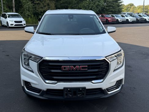 Used 2024 GMC Terrain SLE AWD/4WD image 2