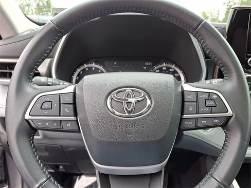 Certified 2023 Toyota Highlander XLE image 22