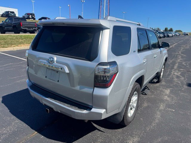 Used 2016 Toyota 4Runner SR5 AWD/4WD image 3