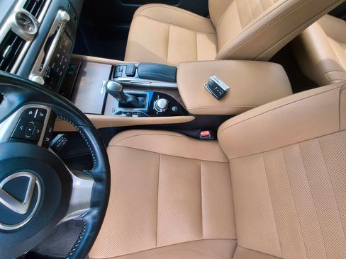 Used 2017 Lexus GS 350 w/ Preferred Accessory Package RWD image 9
