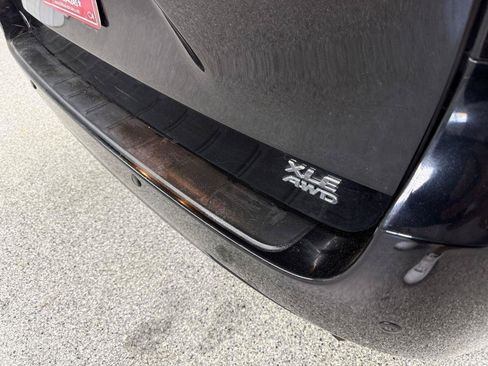 Used 2017 Toyota Sienna XLE w/ XLE Navigation Package AWD/4WD image 7