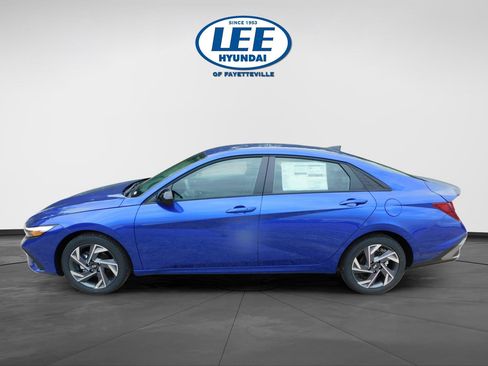 Certified 2025 Hyundai Elantra Sport FWD image 6