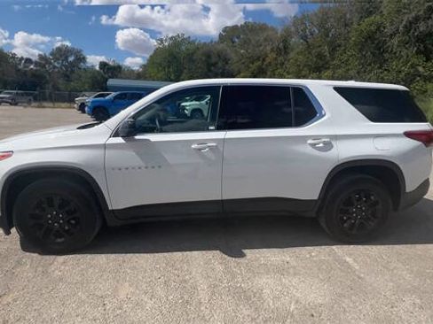 Used 2021 Chevrolet Traverse LS FWD image 5