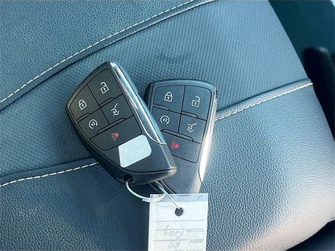 Used 2024 Chevrolet Traverse RS image 32