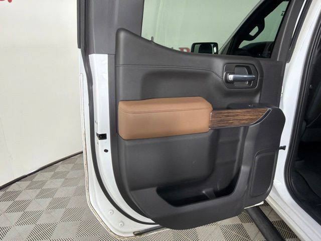 Used 2020 Chevrolet Silverado 1500 High Country w/ Technology Package AWD/4WD image 34