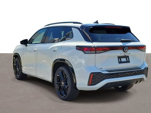 New 2026 Volkswagen Tiguan SE R-Line FWD image 3