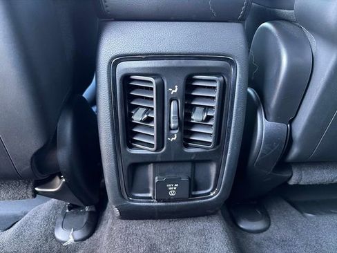 Used 2018 Jeep Grand Cherokee Altitude image 14