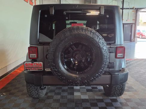 Used 2017 Jeep Wrangler Sahara w/ Connectivity Group AWD/4WD image 6