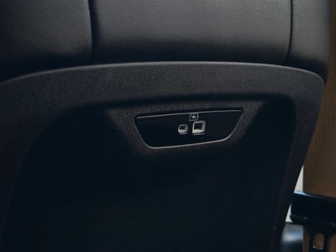 Used 2021 Chrysler Pacifica Limited FWD image 50