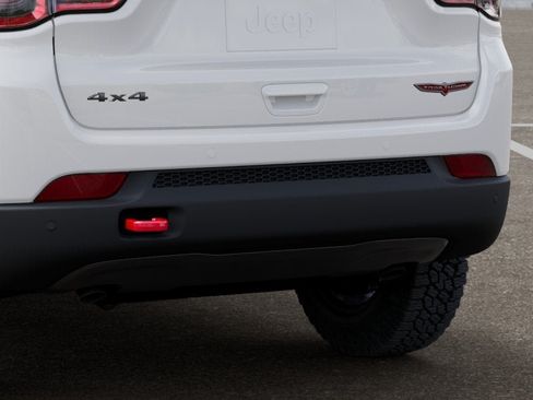 New 2026 Jeep Compass Trailhawk w/ Sun, Sound & Navigation Group AWD/4WD image 40