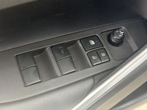 Used 2024 Toyota Corolla Cross LE FWD image 13