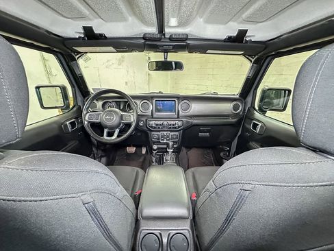 Certified 2021 Jeep Gladiator Overland w/ Cold Weather Group image 30