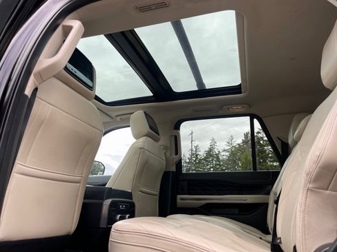 Used 2018 Ford Expedition Max Platinum image 17