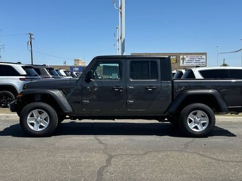 Used 2022 Jeep Gladiator Sport AWD/4WD image 11