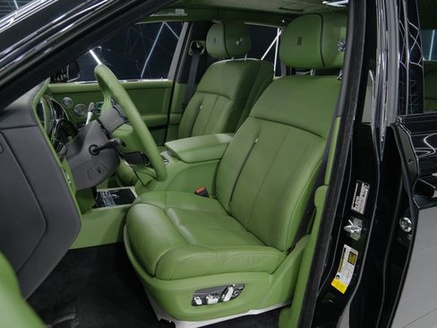 Used 2023 Rolls-Royce Phantom Sedan w/ The Phantom Package image 34