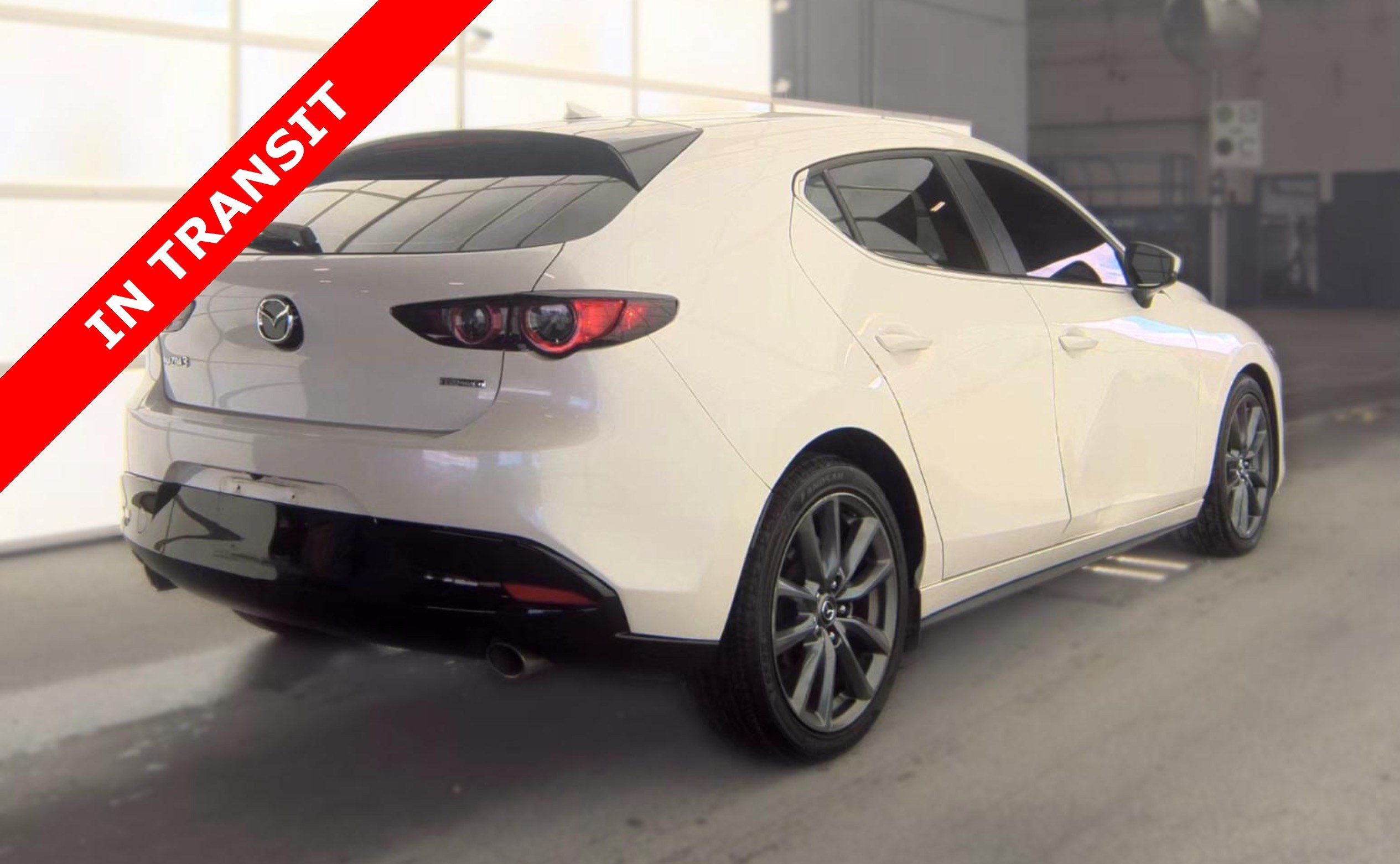 Used 2019 MAZDA MAZDA3 Hatchback w/ Preferred Package FWD image 4