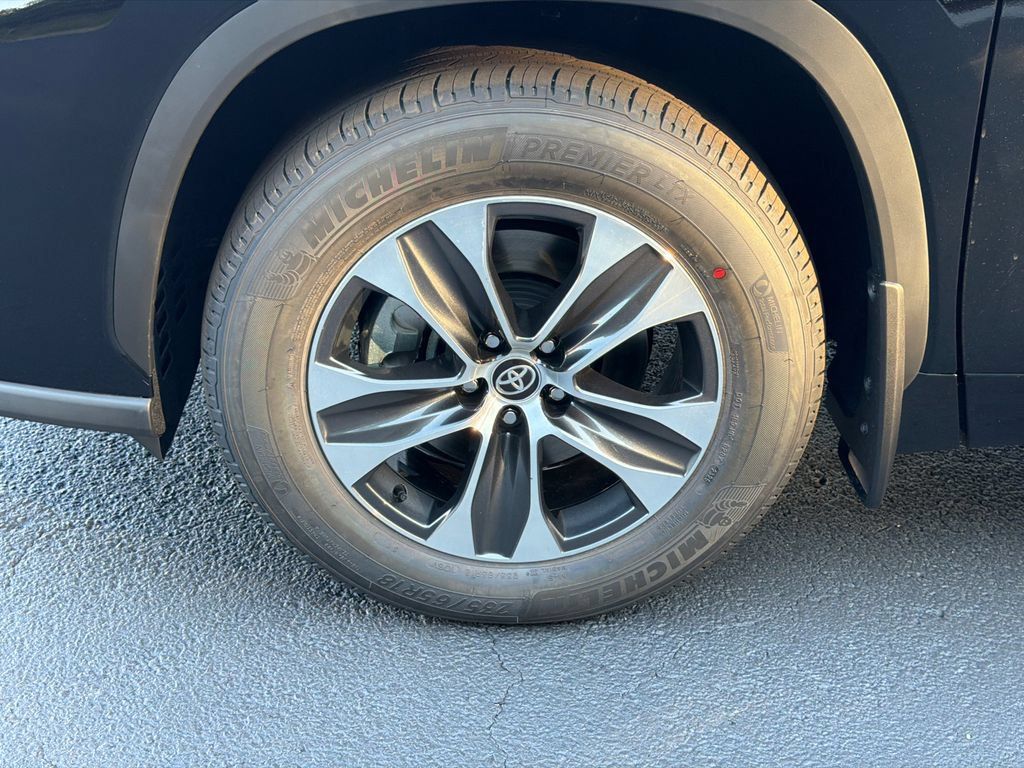 New 2026 Toyota Highlander XLE AWD/4WD image 13
