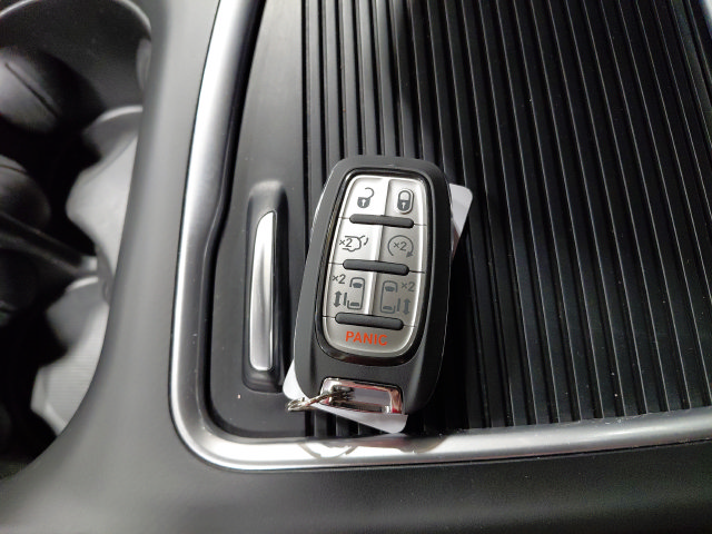 Used 2024 Chrysler Pacifica Touring-L FWD image 33