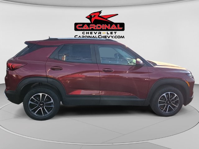 Used 2024 Chevrolet TrailBlazer LT w/ Convenience Package AWD/4WD image 2