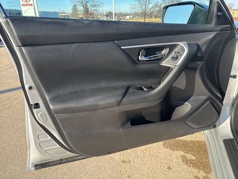 Used 2017 Nissan Altima 2.5 SV image 16