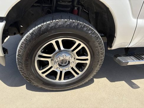 Used 2016 Ford F250 Platinum w/ FX4 Off-Road Package AWD/4WD image 12