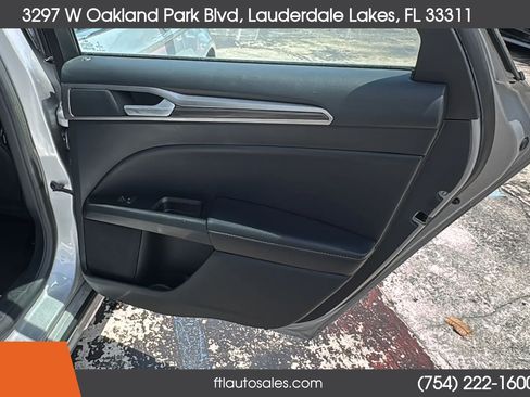 Used 2018 Ford Fusion SE w/ Equipment Group 602A FWD image 33