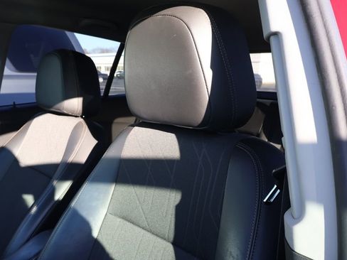 Used 2022 Chevrolet Trax LT w/ LT Convenience Package image 10