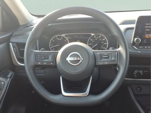 Used 2024 Nissan Rogue S FWD image 6