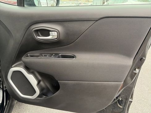 Used 2019 Jeep Renegade Latitude w/ Popular Equipment Group image 38