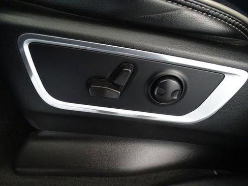 Certified 2022 RAM 1500 Laramie AWD/4WD image 3