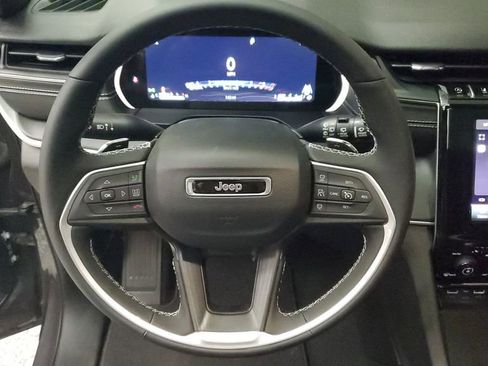 Used 2024 Jeep Grand Cherokee L Laredo w/ Luxury Tech Group I AWD/4WD image 32