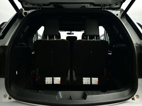 Used 2017 Ford Explorer XLT w/ Equipment Group 202A image 34