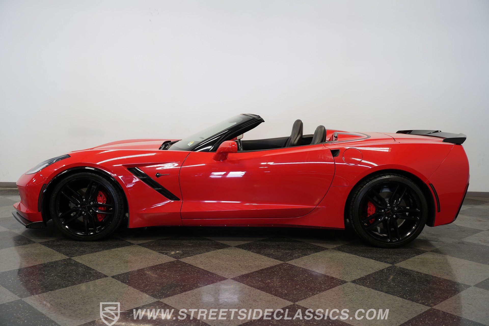 Used 2019 Chevrolet Corvette Stingray Convertible w/ Carbon Flash Badge Package RWD image 8
