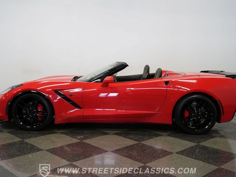 Used 2019 Chevrolet Corvette Stingray Convertible w/ Carbon Flash Badge Package image 8